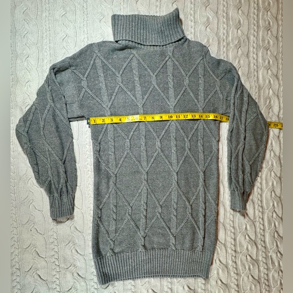 Adorable Hollister Turtle Neck Cable Knit Sweater Mini Dress - Picture 9 of 11